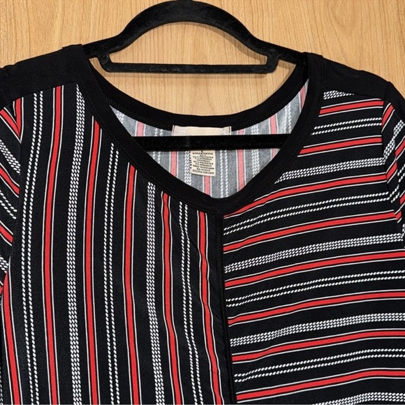 Diana Belle size large  Striped V-Neck Women's Top - Picture 3 of 4